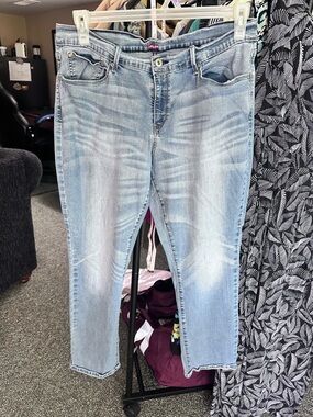 Denizen from Levi's Light Blue Cropped Straight Jeans